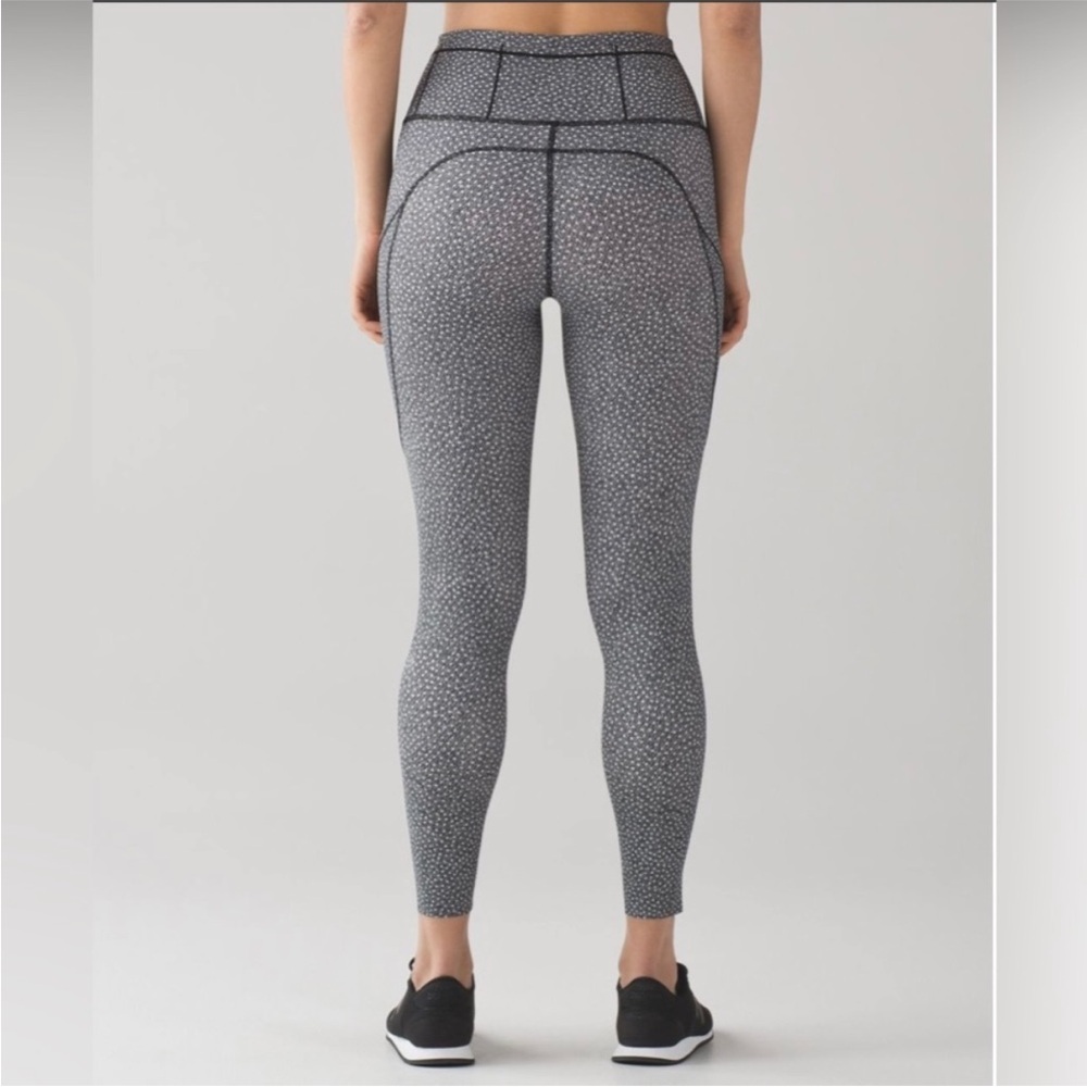 Lululemon Fast and Free in frozen frizz white black Size 4 7/8 legging Nulux EUC - Picture 5 of 17